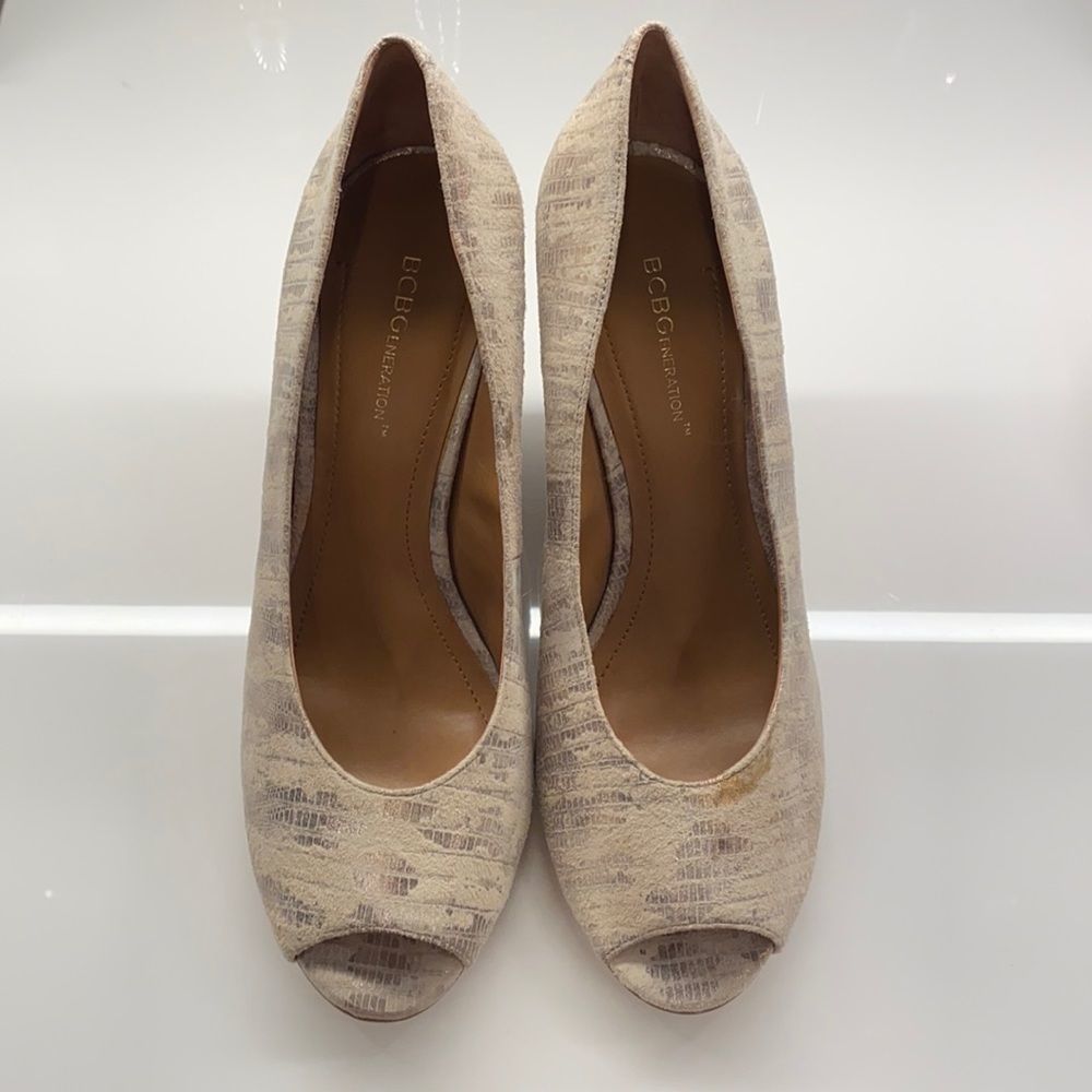 ‎BCBGeneration Peep Toe Tan Wedges 10